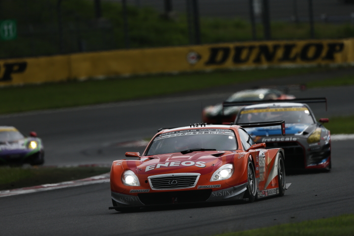決勝レース: GT500: ENEOS SUSTINA SC430（大嶋和也／国本雄資組）