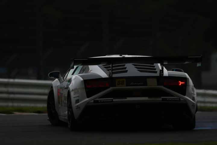 決勝レース: GT300:マネパ ランボルギーニ GT3（織戸学／青木孝行組）