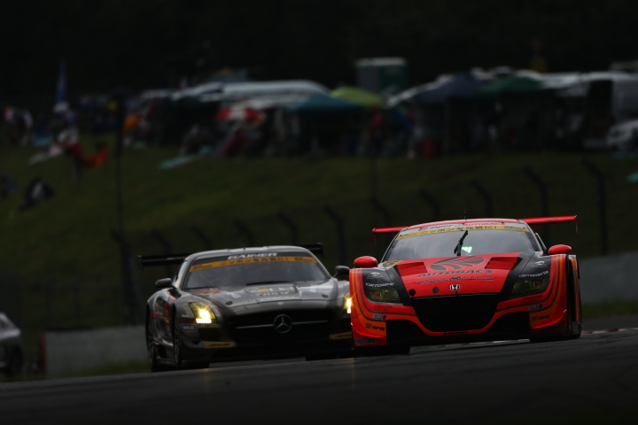 決勝レース: GT300:ARTA CR-Z GT（高木真一／小林崇志組）