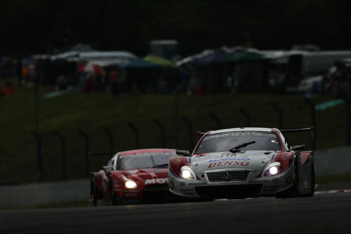 決勝レース: GT500:DENSO KOBELCO SC430（脇阪寿一／石浦宏明組）