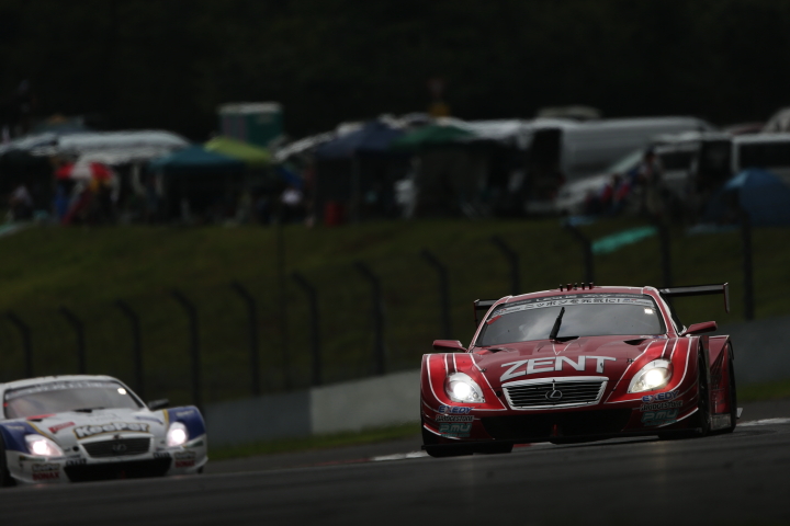 決勝レース: GT500:ZENT CERUMO SC430（立川祐路／平手晃平組）