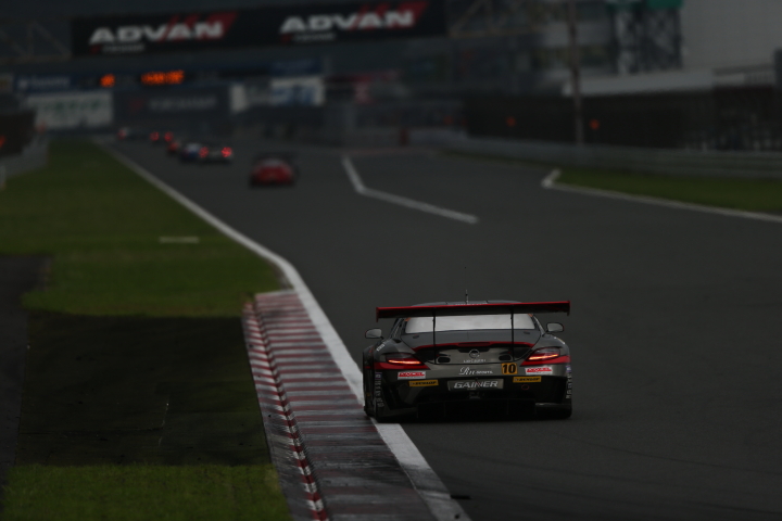 決勝レース: GT300:GAINER Rn-SPORTS DIXCEL SLS（田中哲也／植田正幸組）