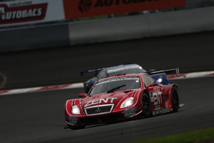 決勝レース: GT500:ZENT CERUMO SC430（立川祐路／平手晃平組）