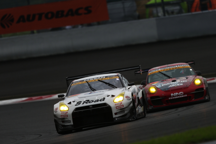 決勝レース: GT300:S Road NDDP GT-R（星野一樹／佐々木大樹組）