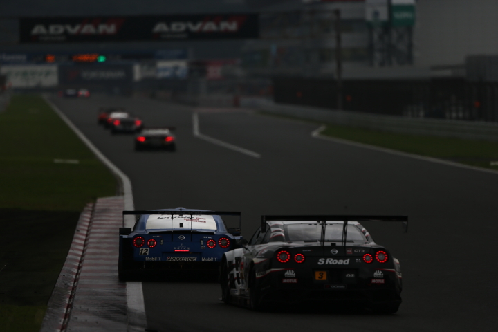 決勝レース: GT300:S Road NDDP GT-R（星野一樹／佐々木大樹組）