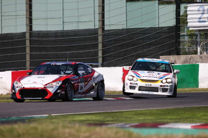 Aドライバー公式予選: 影山正彦（ST-4:GAZOO Racing TOYOTA 86）と鶴田和弥（ST-4:DIJON IS WAKO'S ED DC5）