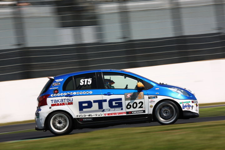 Bドライバー公式予選: 小松高人（ST-5:PTGランドリー602明京産業ヴィッツ）