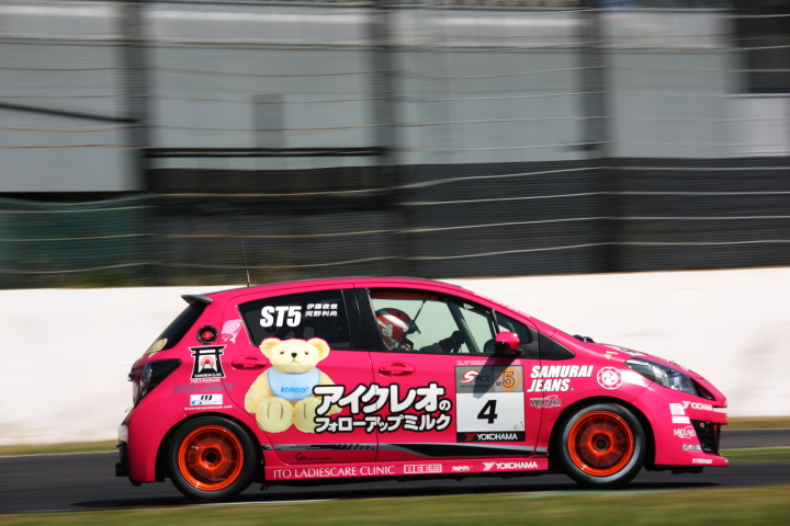 Bドライバー公式予選: 河野利尚（ST-5:アイクレオ&サムライジーンズ&ビーラインTSK Vitz）