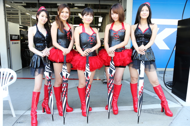 ピットウォーク: レースクイーン