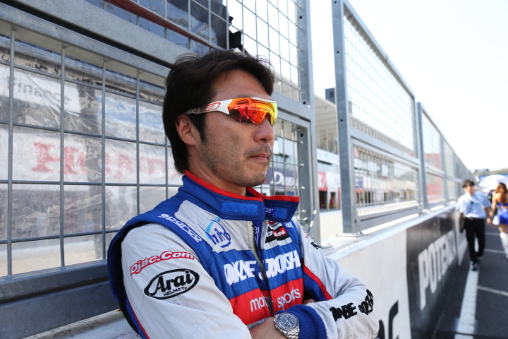 第1レース: スターティンググリッドでの田中哲也（ST-3:岡部自動車DIXCELチームテツヤZ34）