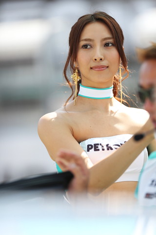 第1レース: レースクイーン