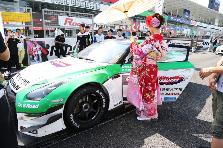 第1レース: 藤井誠暢（GT3:スリーボンド 日産自動車大学校 GT-R）
