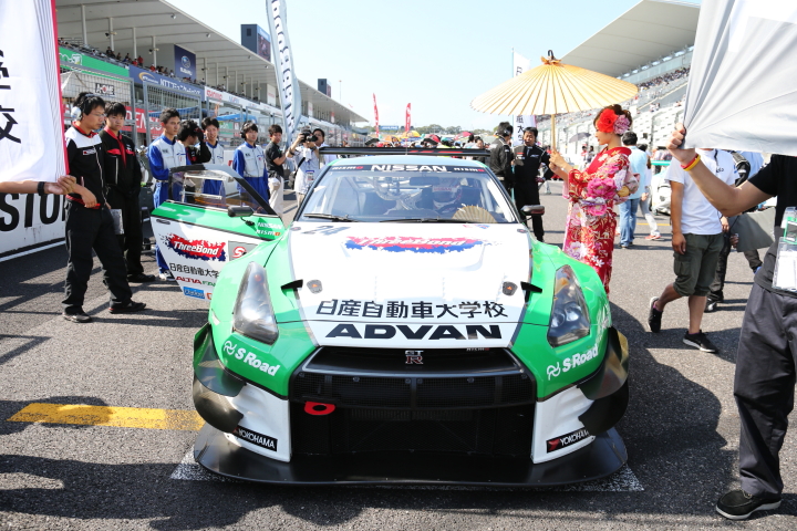 第1レース: 藤井誠暢（GT3:スリーボンド 日産自動車大学校 GT-R）