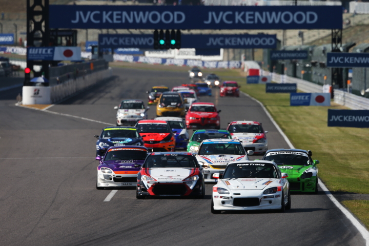 第1レース: 第2グループ（ST-4,ST-5）のスタートシーン