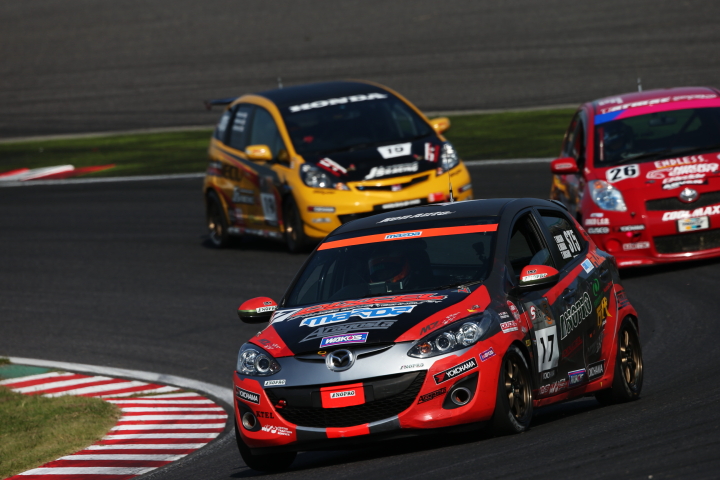 第1レース: 小原健一（ST-5:DIXCELアラゴスタ・NOPROデミオ）