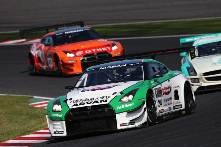 第1レース: 藤井誠暢（GT3:スリーボンド 日産自動車大学校 GT-R）