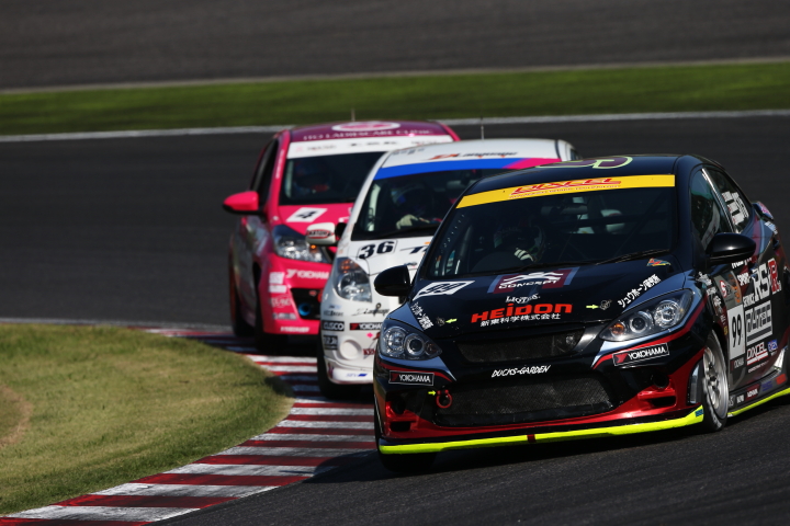 第1レース: リュウ１（ST-5:RS☆R・DIXCEL・NUTEC デミオ）