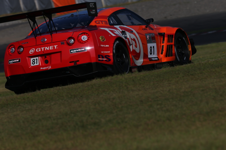 フリー走行: GT3:GTNET ADVAN NISSAN GT-R（青木孝行／尾本直史組）