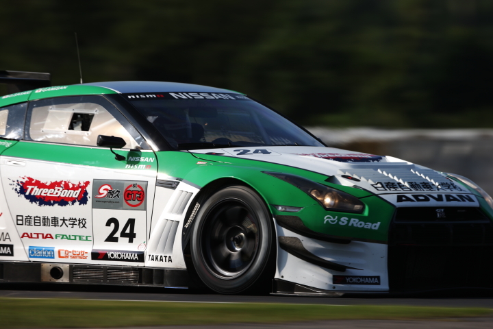 フリー走行: GT3:スリーボンド 日産自動車大学校 GT-R（ガミさん／藤井誠暢／佐々木大樹組）