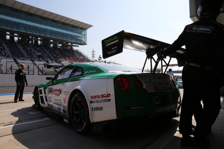 第2レース: GT3:スリーボンド 日産自動車大学校 GT-R（ガミさん／藤井誠暢／佐々木大樹組）