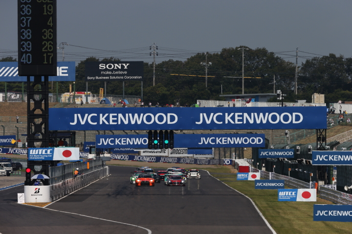 第2レース: 第1グループ（GT3,ST-1,ST-2,ST-3）のスタートシーン