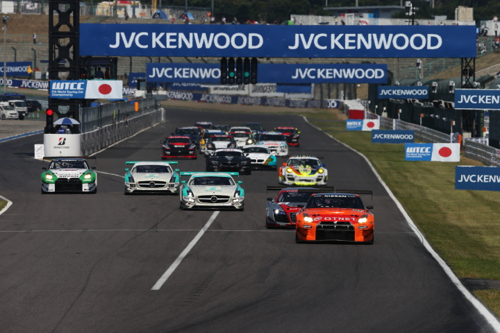 第2レース: 第1グループ（GT3,ST-1,ST-2,ST-3）のスタートシーン