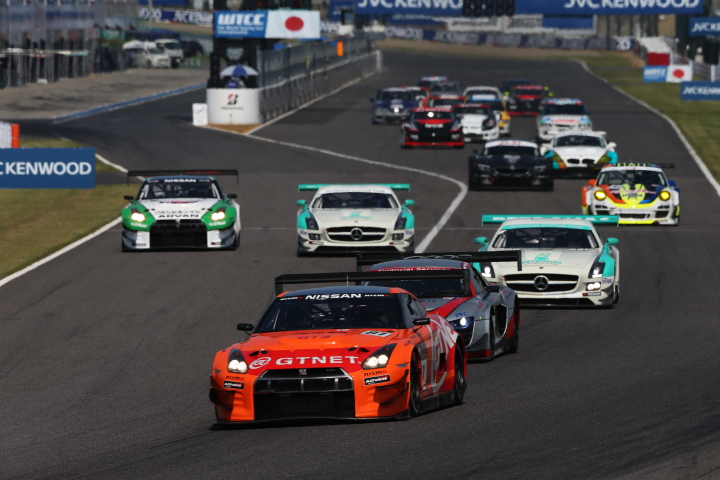 第2レース: 第1グループ（GT3,ST-1,ST-2,ST-3）のスタートシーン