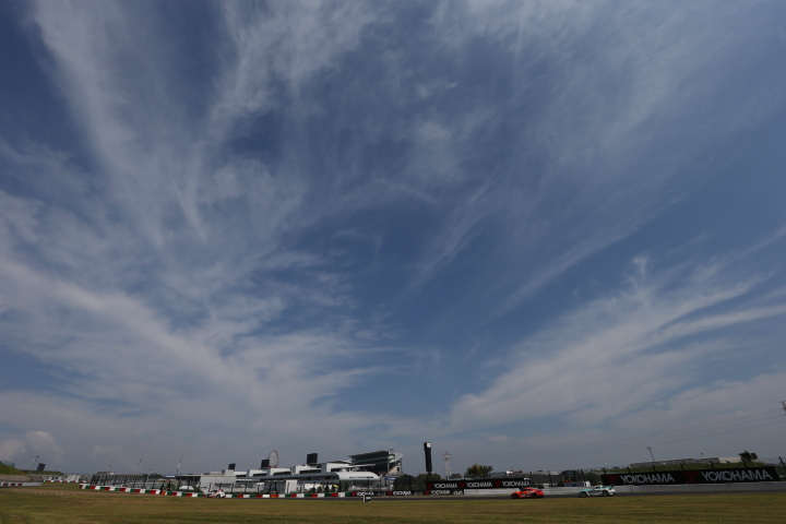 第2レース: 2コーナーからS字へ向かう