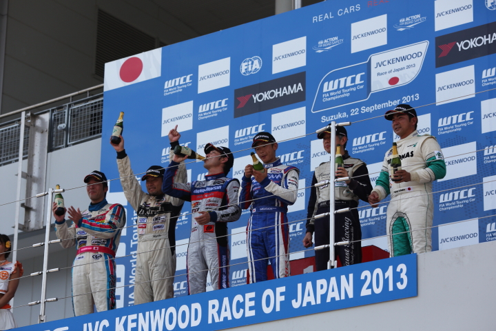 第2レース: 各クラスウィナーの表彰式