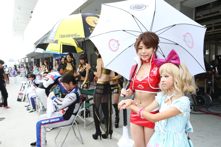 ピットウォーク: レースクイーン