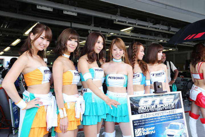 ピットウォーク: レースクイーン