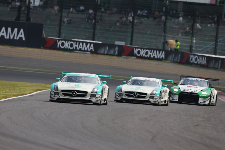 第3レース: ファリーク・ハイルマン、ドミニク・アン、佐々木大樹のトップ争い