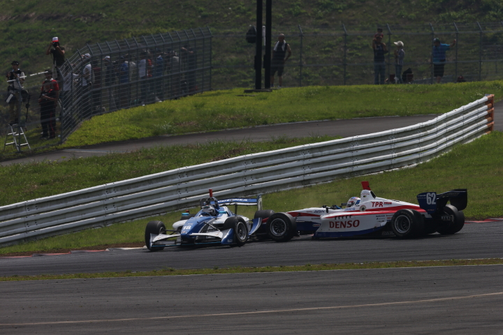 リチャード・ブラッドレ―（KCMG） と嵯峨宏紀（TOCHIGI Le Beausset Motorsports）はリタイア