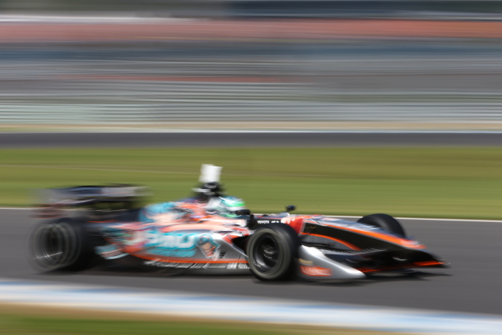 フリー走行1回目: 国本雄資（P.MU/CERUMO·INGING）