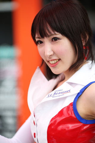 予選日ピットウォーク: レースクイーン