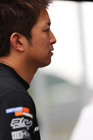 公式予選: 平手晃平（P.MU/CERUMO·INGING）