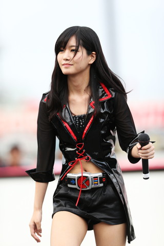 前夜祭:  KAMEN RIDER GIRLS スペシャルライブステージ