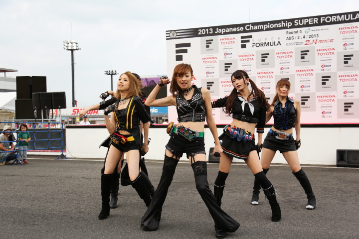 前夜祭:  KAMEN RIDER GIRLS スペシャルライブステージ