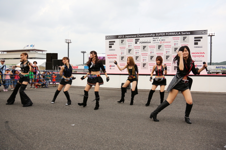 前夜祭:  KAMEN RIDER GIRLS スペシャルライブステージ