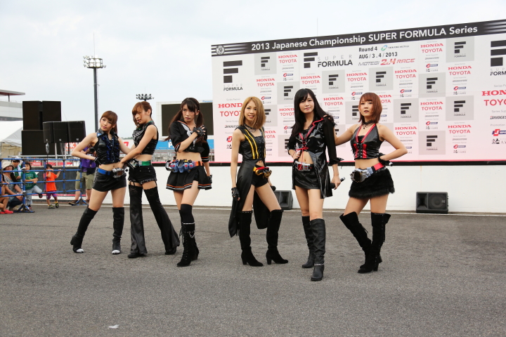 前夜祭:  KAMEN RIDER GIRLS スペシャルライブステージ