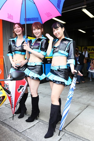 決勝日ピットウォーク: レースクイーン