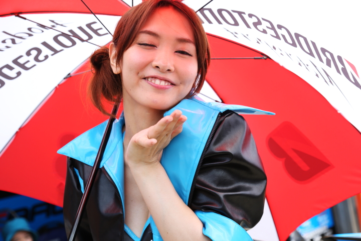 決勝日ピットウォーク: レースクイーン