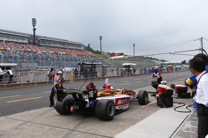 ウォームアップ走行: 山本尚貴（TEAM 無限）