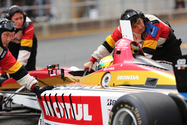 ウォームアップ走行: 山本尚貴（TEAM 無限）