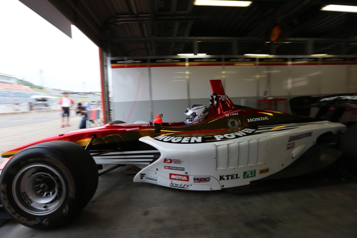 ウォームアップ走行: 小林崇志（TEAM 無限）