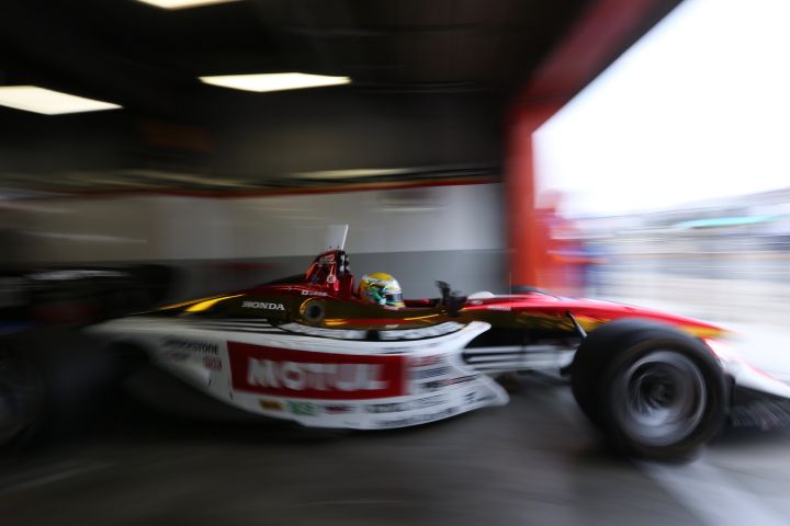 ウォームアップ走行: 山本尚貴（TEAM 無限）