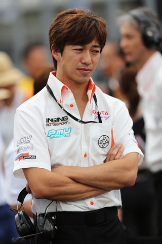 スターティンググリッド: 立川祐路監督（P.MU/CERUMO·INGING）