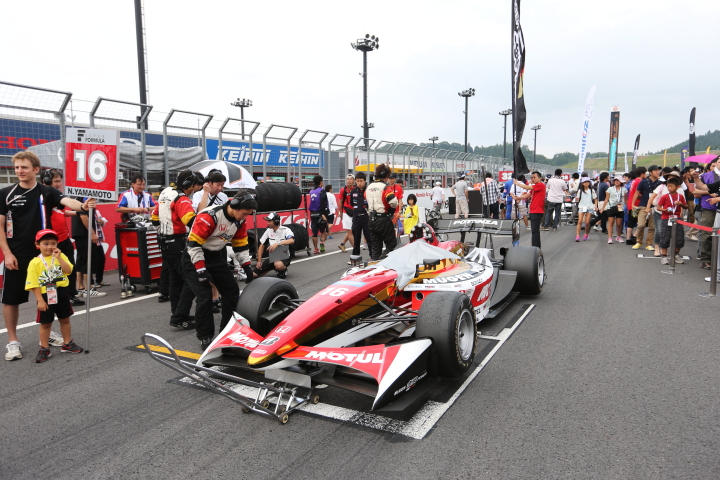 スターティンググリッド: 山本尚貴（TEAM 無限）