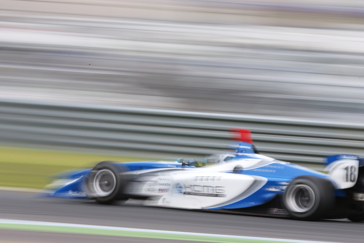 決勝レース: リチャード・ブラッドレ―（KCMG）