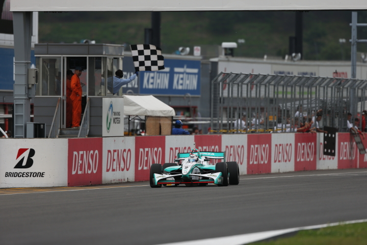 決勝レース: 2位はアンドレ・ロッテラー（PETRONAS TEAM TOM’S）